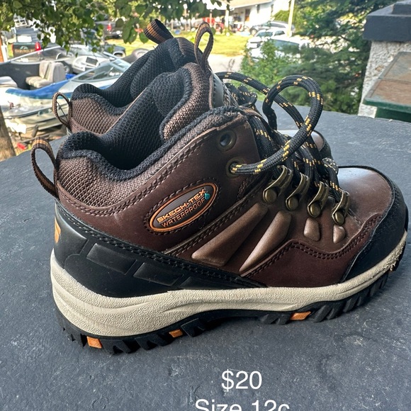 Mostly 12c boys shoes, some 11.5, 11, and 9 - Picture 2 of 9